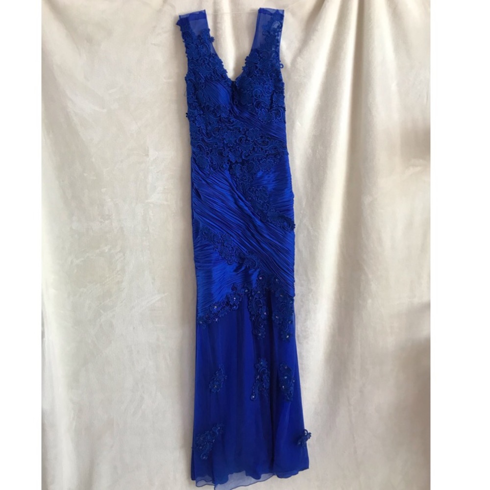 Sapphire blue mermaid-style gown